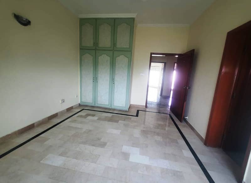 10 Marla Beautiful House Available for Rent in DHA Lahore Cantt 4