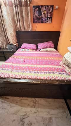 king size Bed set Available | 3 door big almari polish need  hai