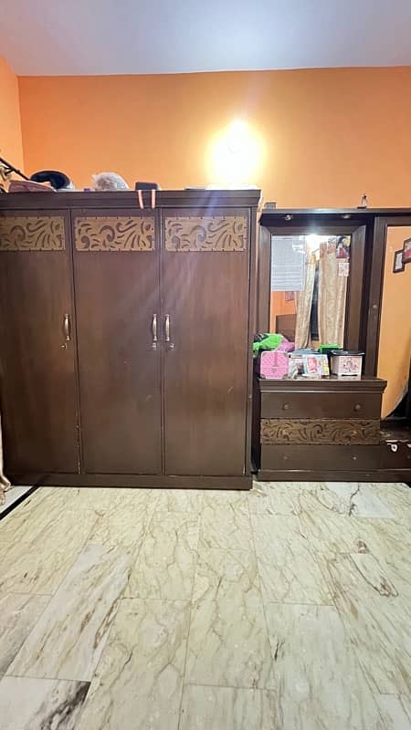 king size Bed set Available | 3 door big almari polish need  hai 1