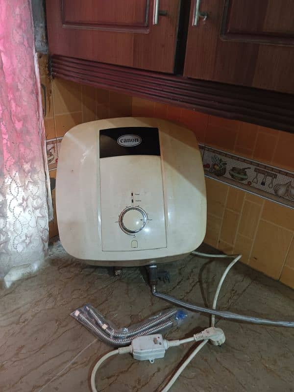 one season Used Electric gyser 4