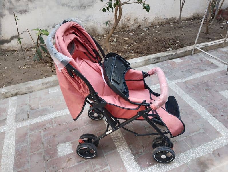 baby pram | gear locks | no damages | spacious | foldable 2