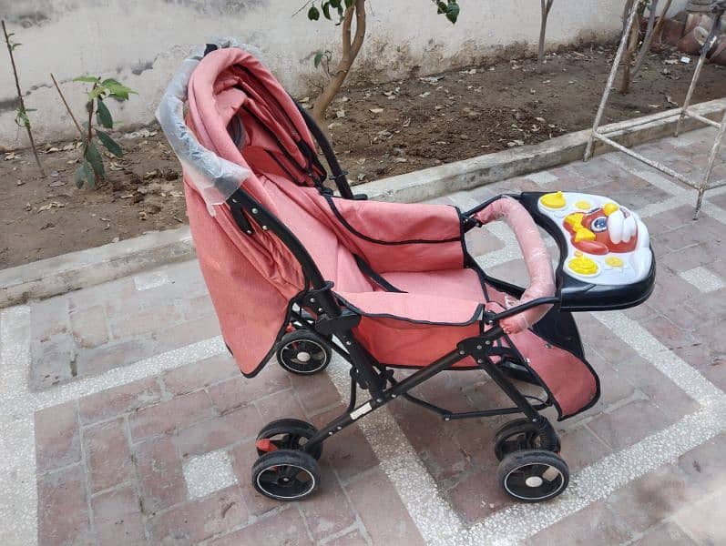 baby pram | gear locks | no damages | spacious | foldable 3