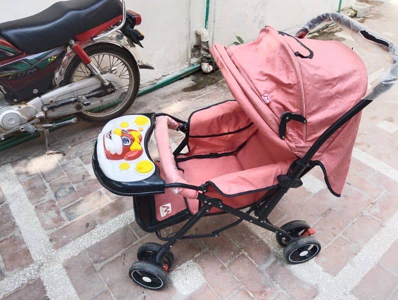 baby pram | gear locks | no damages | spacious | foldable 6