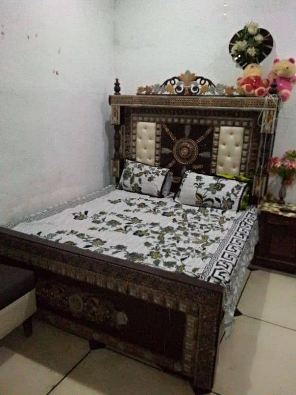 new condition king size bed with lights and dewan 1