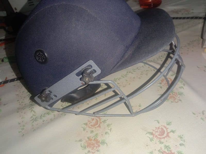 cricket Helmet and gloves junior size. 2