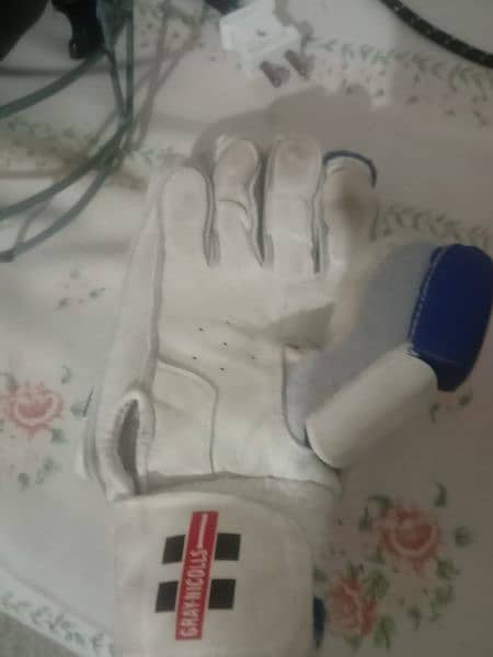 cricket Helmet and gloves junior size. 6