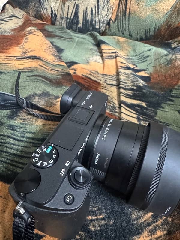 Sony A6400 in pristine condition 1