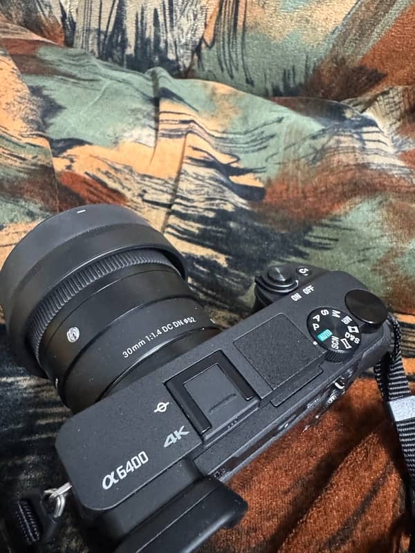 Sony A6400 in pristine condition 3