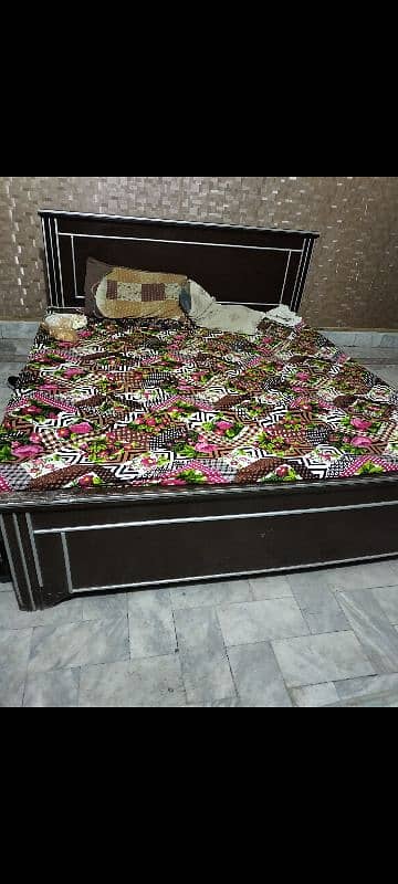 king Size bed/Wooden bed/beautiful bed /Bed for Sell 3