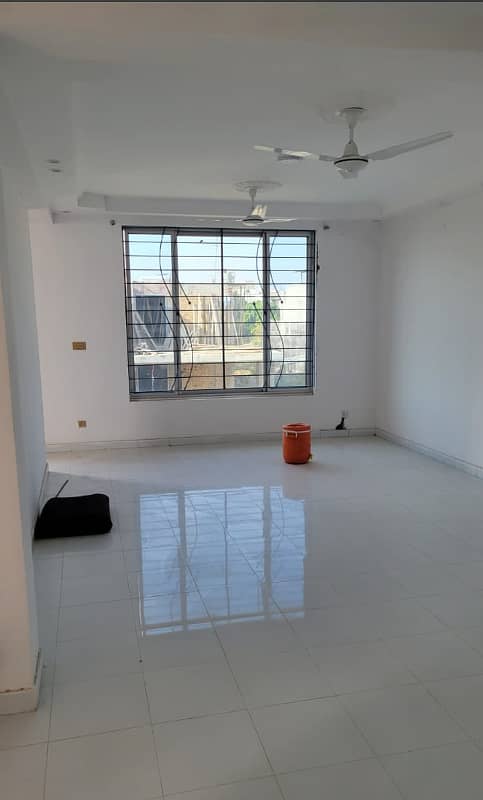 13 marla uper portion for rent in cbr town very beatifull location near park masjid 4