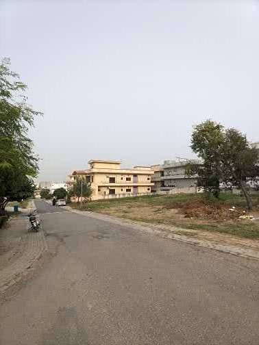 DHA Phase 5, Sector C , Corner plot Main Johar blvd , Ideal location, Ready to build, Best time for the investors 1