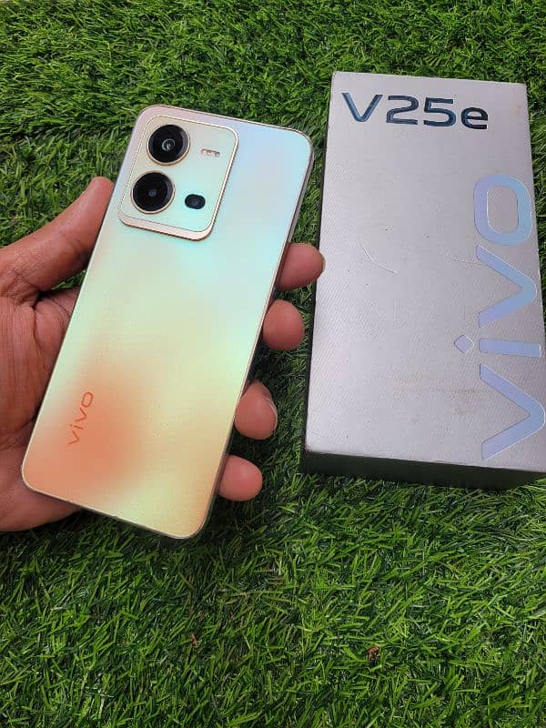 vivo v25e 8+8Gb Ram 128Gb Rom ( Orignal box and charger ) Neat conditi 8