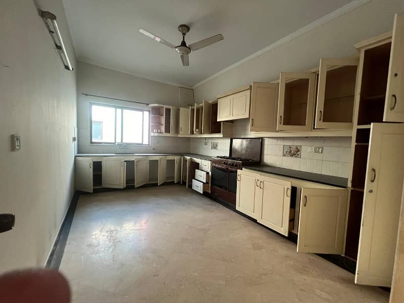 1 Kanal Upper Portion with Drawing Room for Rent in DHA Lahore Phase 4 3