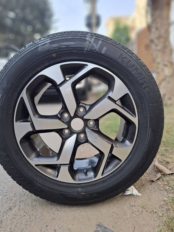 One Genuine Alpha Sportage Rim with Tyre 0