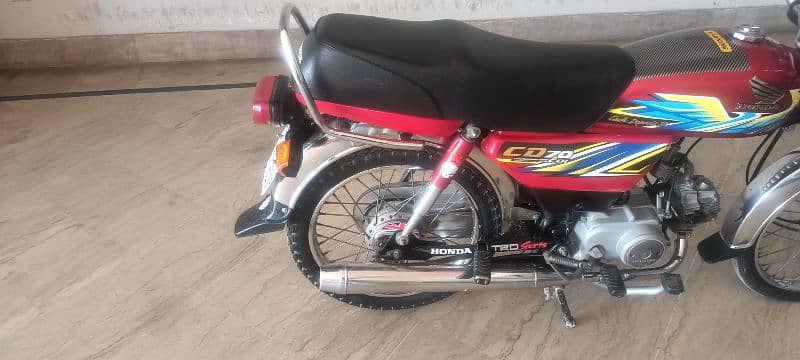 I am selling Honda CD 70 2021 model lush condition 7