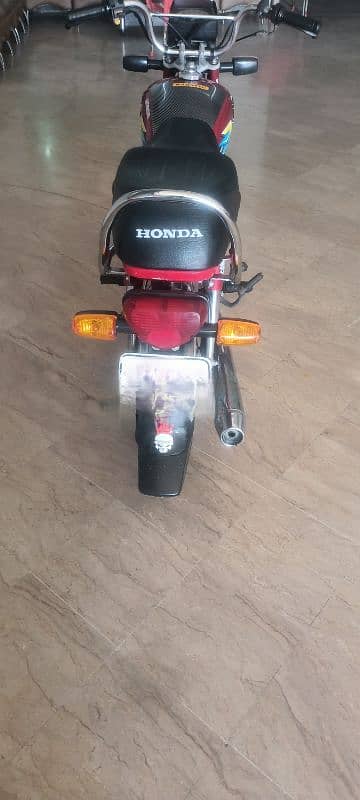 I am selling Honda CD 70 2021 model lush condition 9