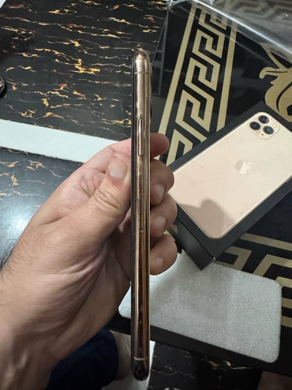 Iphone 11 pro max PTA Proved 256gb 1