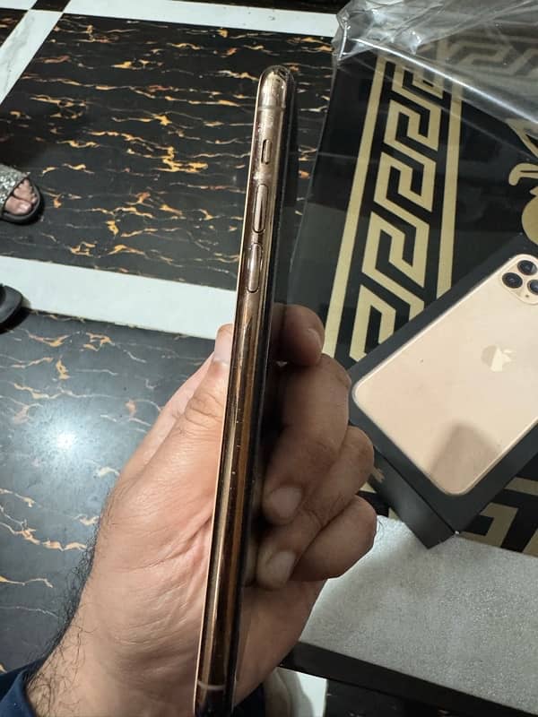 Iphone 11 pro max PTA Proved 256gb 3