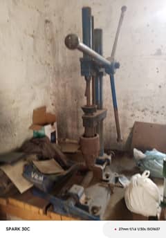 Hand moulding machine