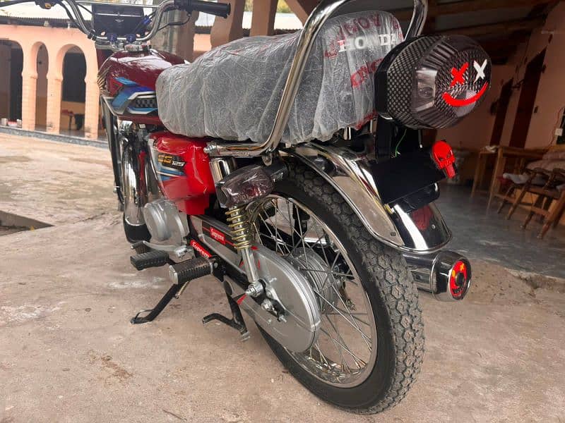 Honda CG 125cc urgent for sale my WhatsApp,,03,25,58,36,845 2