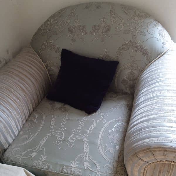 sofa set in a very good condition 0