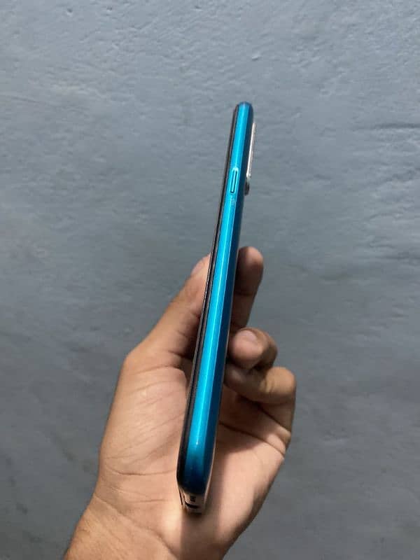 realme 5i 4/64 1