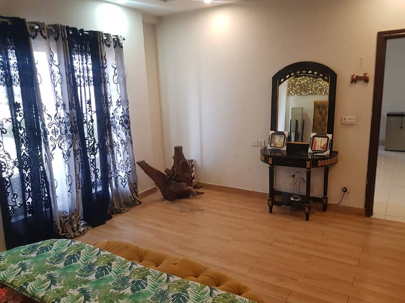 Furnish luxury Aparment per day weekly available for rent behria town lahore 3