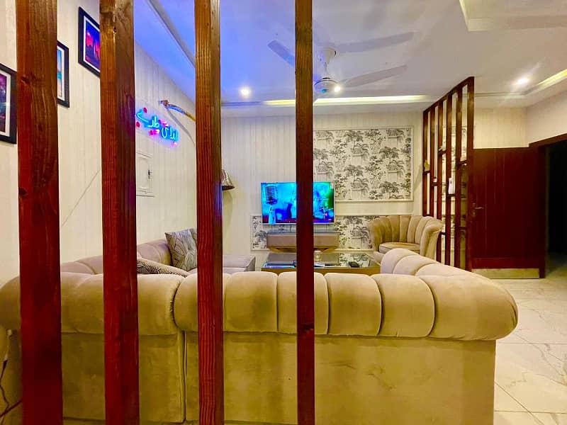 Furnish luxury Aparment per day weekly available for rent behria town lahore 3