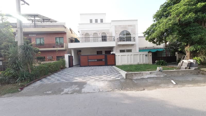 3200 Square Feet House For sale In Rs. 180000000/- Only 18