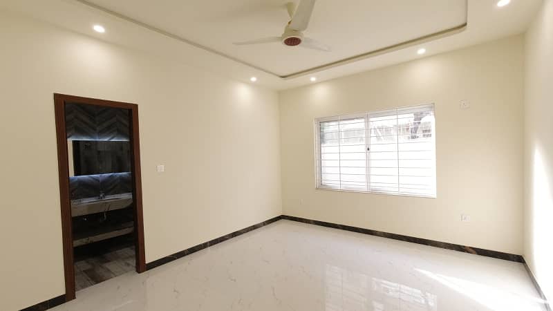 3200 Square Feet House For sale In Rs. 180000000/- Only 19