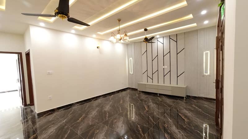 3200 Square Feet House For sale In Rs. 180000000/- Only 20