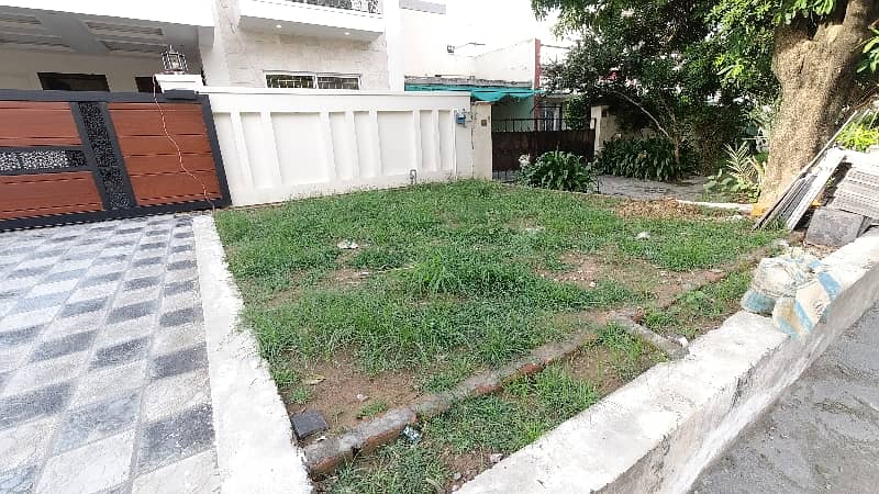 3200 Square Feet House For sale In Rs. 180000000/- Only 32