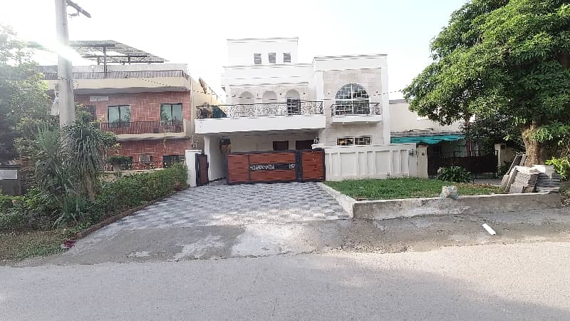 3200 Square Feet House For sale In Rs. 180000000/- Only 33