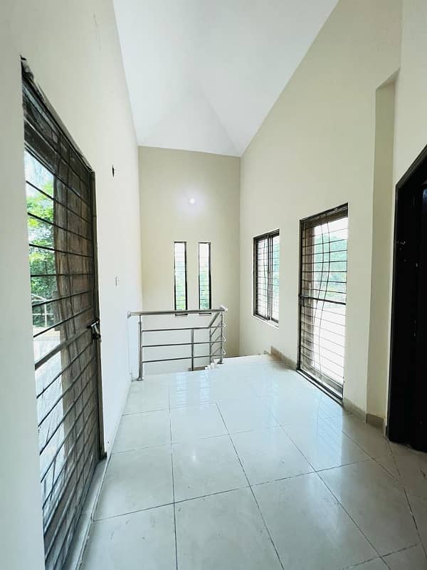 10 Marla 05 Bedroom House available for Sale in Sector-C, Askari-10, Lahore Cantt 15