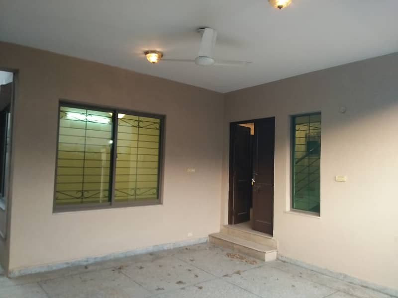 10 Marla 05 Bedroom House available for Sale in Sector-C, Askari-10, Lahore Cantt 17