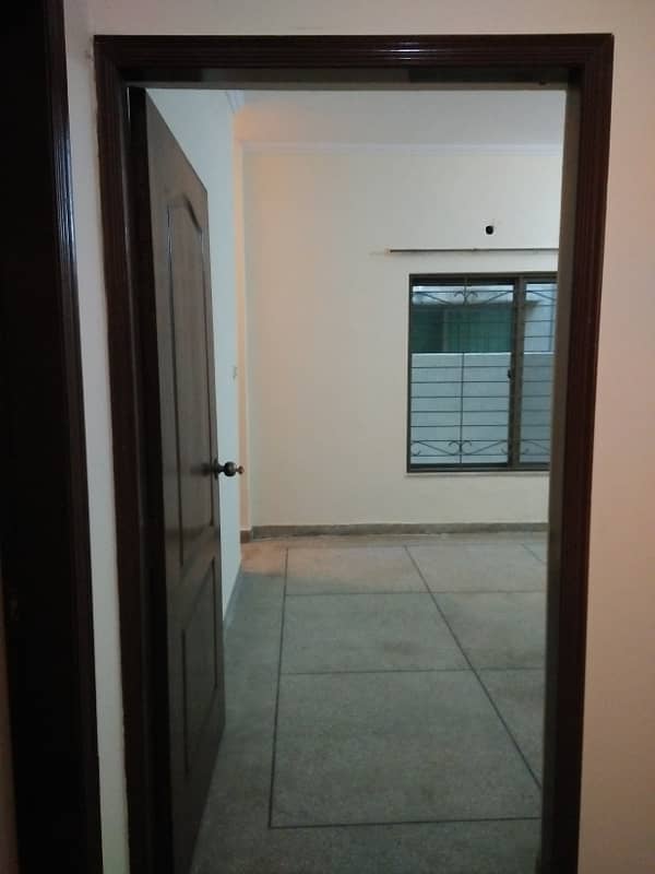 10 Marla 05 Bedroom House available for Sale in Sector-C, Askari-10, Lahore Cantt 25