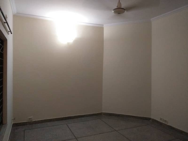 10 Marla 05 Bedroom House available for Sale in Sector-C, Askari-10, Lahore Cantt 26