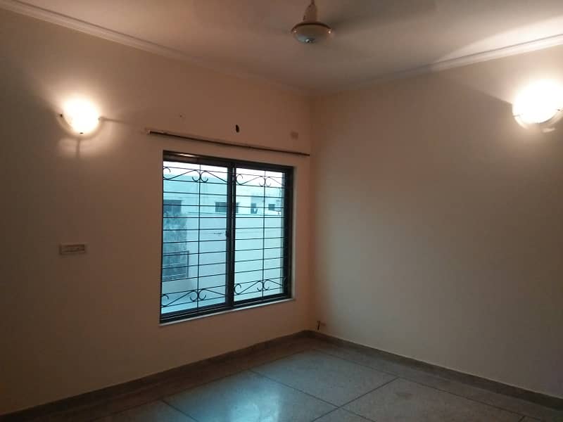 10 Marla 05 Bedroom House available for Sale in Sector-C, Askari-10, Lahore Cantt 30