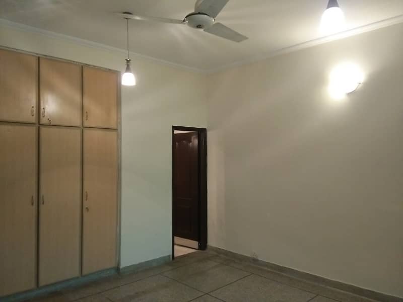 10 Marla 05 Bedroom House available for Sale in Sector-C, Askari-10, Lahore Cantt 38