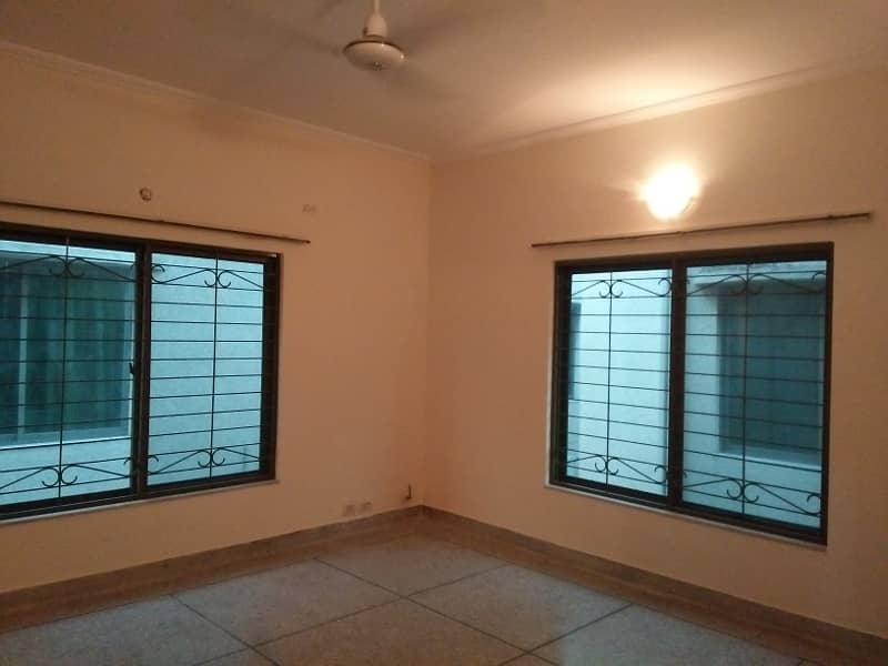 10 Marla 05 Bedroom House available for Sale in Sector-C, Askari-10, Lahore Cantt 42