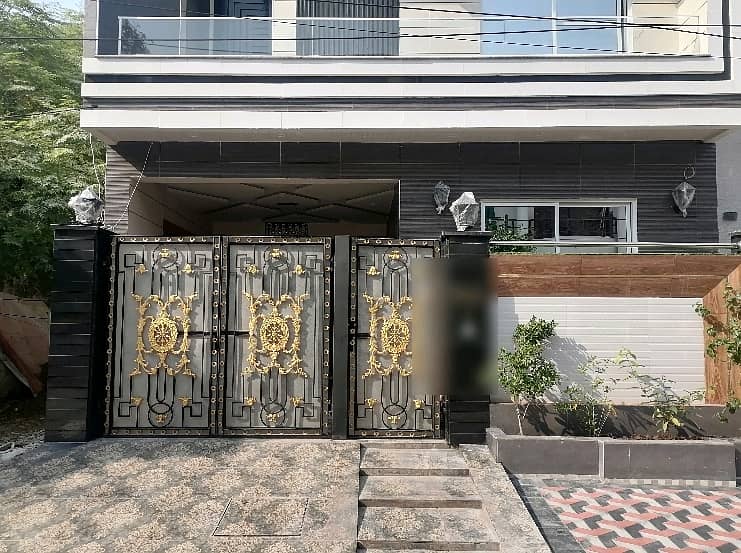 House For Grabs In 5 Marla Lahore 0