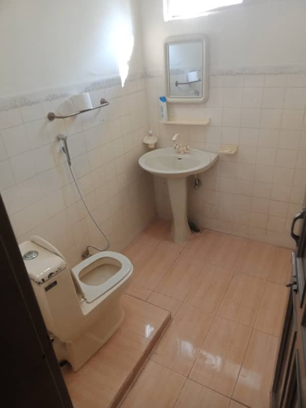 Upper portion for rent in g11 2