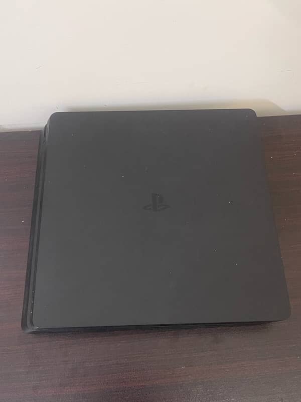 PS4 slim -1Tb with controller 2