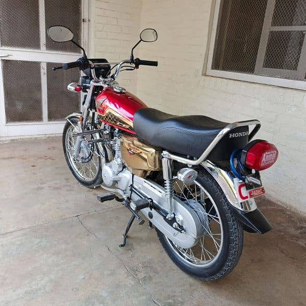 Gold Edition Honda 125 1