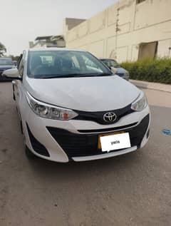 Toyota Yaris 2020 gli automatic super white