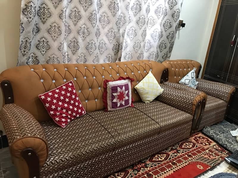 Sofaa set in clean condition for sale 1