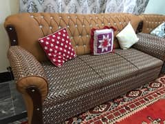 Sofaa set in clean condition for sale