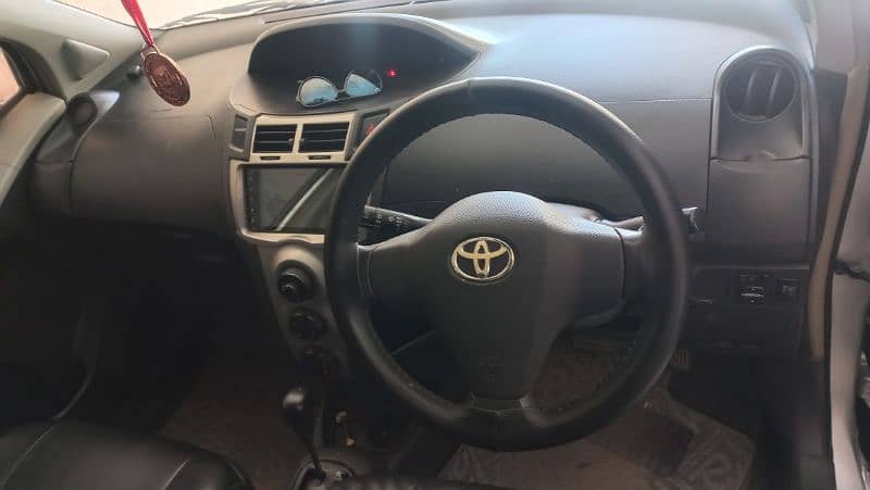 Toyota Vitz 2008 4