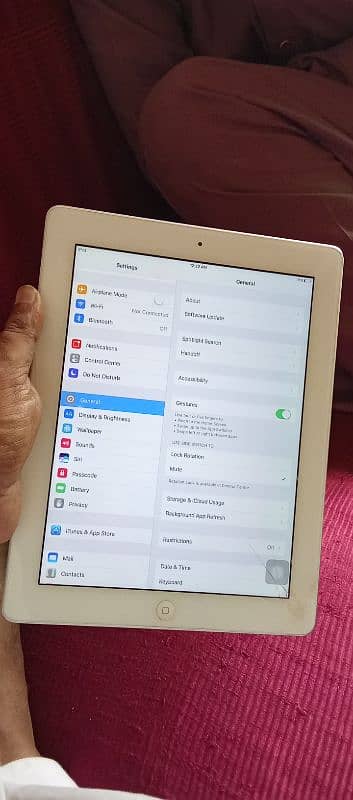 Apple IPAD 32GB minor break All ok TikTok best use 2