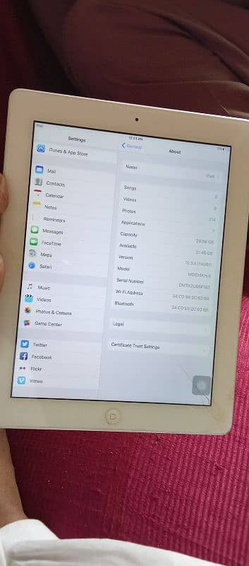 Apple IPAD 32GB minor break All ok TikTok best use 3